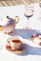 طقم فنجان وطبق شاي بخطوط رفيعة وردية